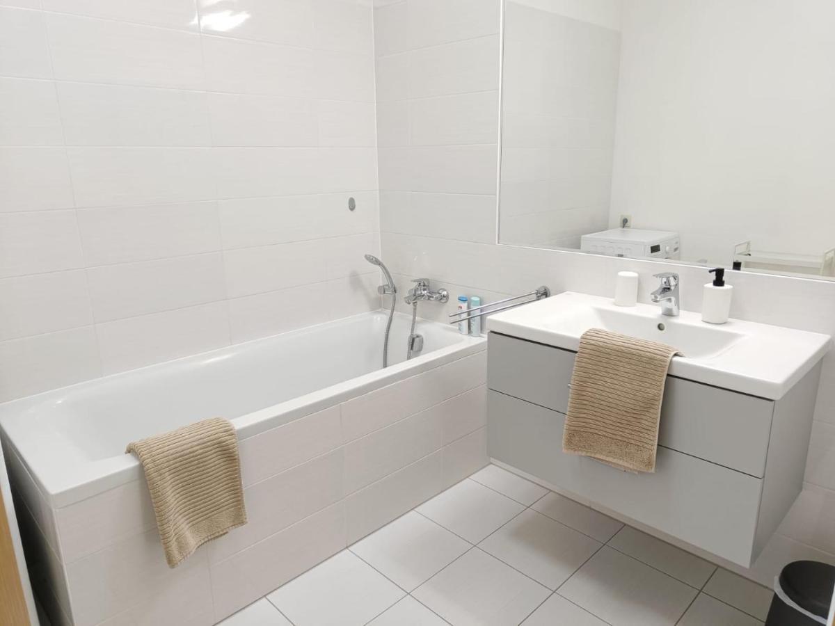 Sag Panorama Apartment 3 Rooms 19Th Floor Great View Free Parking Братислава Екстер'єр фото